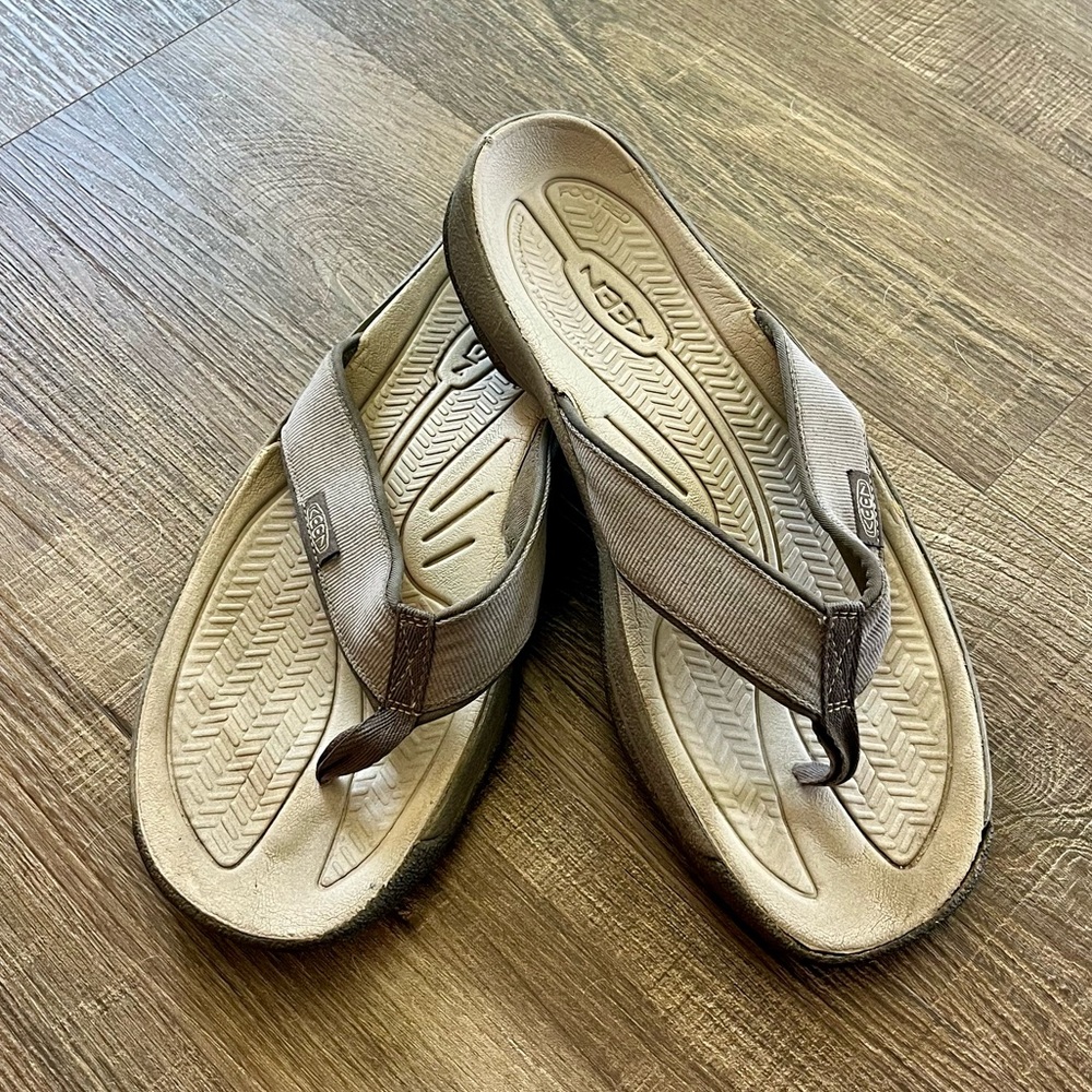 Keen Kona sandal flip flop women size 10 grey
